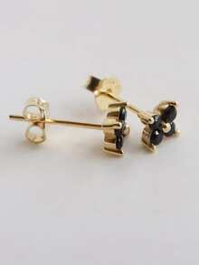 1雙S925純銀迷你鍍金鑲嵌黑色瑪瑙幸運草耳釘精美和多用途和簡約風耳朵首飾類適用於每天穿戴,節日禮物