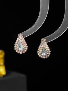Retro Tear Drop Crystal Rhinestone Earring Stud for Women 1 Pair - Gold - View 4