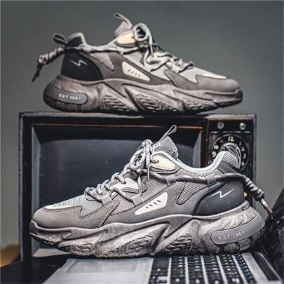 زوج من الأحذية الرياضية المرنة والمتعددة الاستخدامات للرجال للموسم الخريفي ذات نعل سميك لزيادة الارتفاع، مانعة للانزلاق، وأحذية رياضية كاجوال/ضخمة، أحذية جري، أحذية رياضية بتصميم موضة (ملاحظة: المقاس أصغر بمقاس واحد من المعتاد)