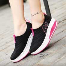 夏季透氣經典時尚休閒運動鞋女性戶外搖晃鞋,網紗坡跟鞋和防水台單鞋