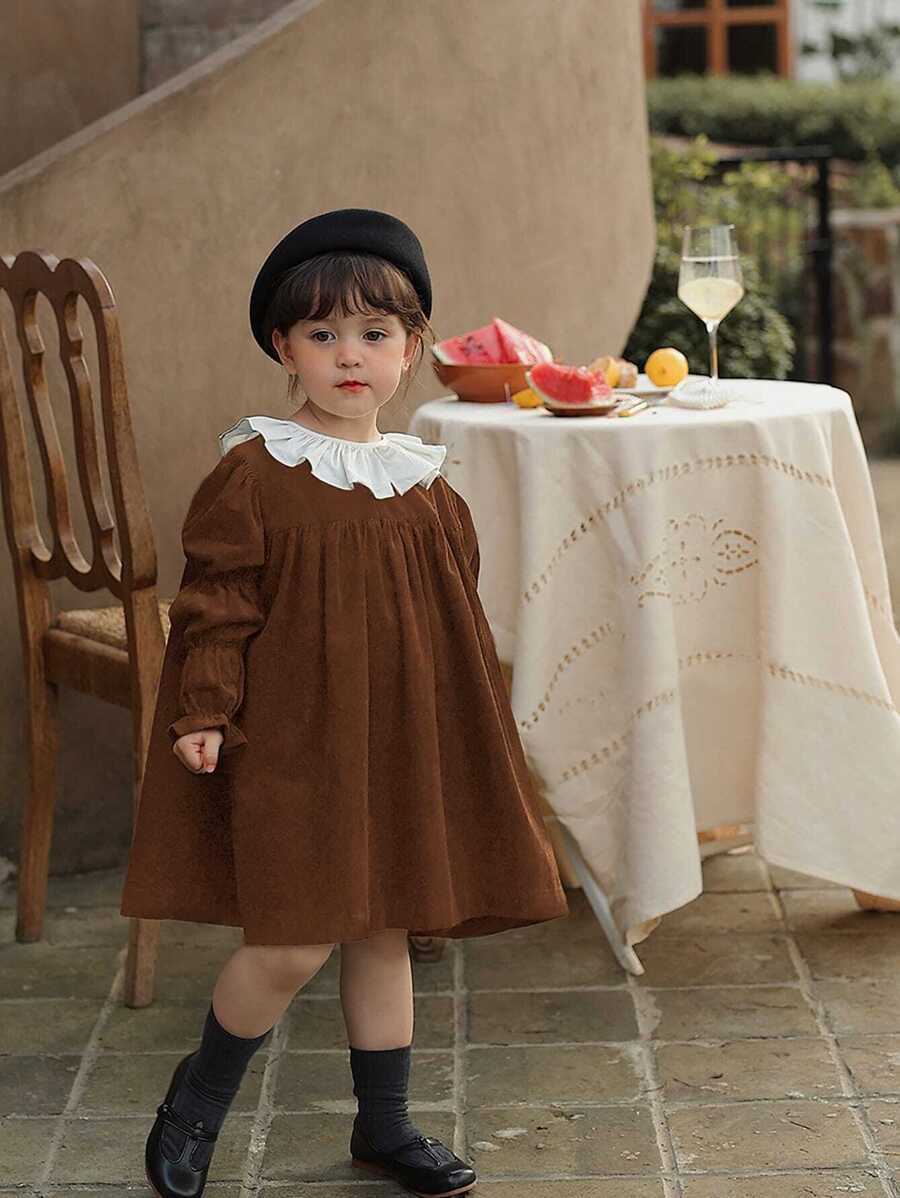 Vestido De Manga Larga De Pana Con Mangas Abullonadas Para Niñas Pequeñas Con Cuello De Encaje, Colección De Otoño 2023 - Marrón - Ver 1