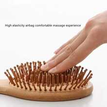 帶增強式通風口和小滾輪設計的木質坐墊刷，提供更好的梳理髮絲和頭部按摩體驗。 - 黃色 - 查看 7