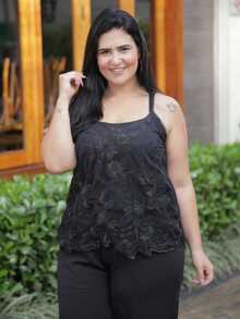 MACACÃO CREPE SATIN DE ALÇA REGULAVEL E TULE BORDADO FLORAL PLUS SIZE