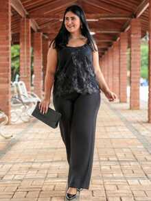 MACACÃO CREPE SATIN DE ALÇA REGULAVEL E TULE BORDADO FLORAL PLUS SIZE