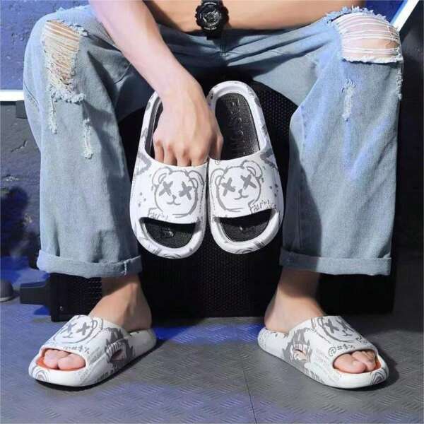 صنادل رجالية بسيطة للصيف مناسبة للمنزل و الشاطئ تمنح الراحة و المتانة