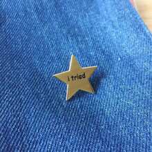 1 件 - 我试过的别针 - 新奇纽扣胸针 - 翻领徽章 - 有趣时尚 - 珠宝包配饰礼物礼品配饰装饰适合青少年女孩女士大学生新秀和白领工作者星形钥匙扣背包别针 - 金色 - 查看 1