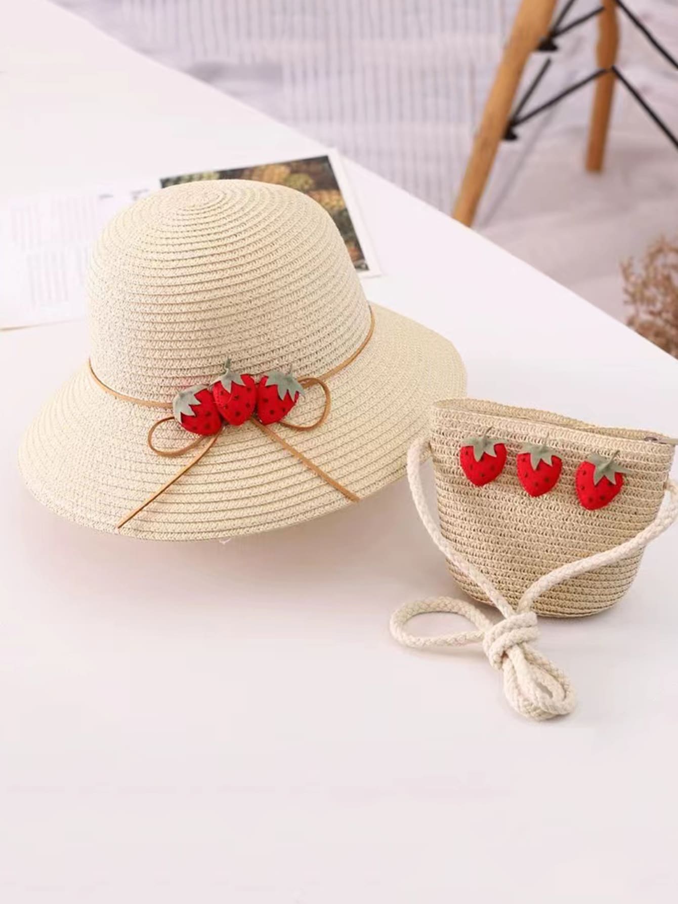 1套女童草莓印花公主防曬帽,附帶防曬袋,適用於戶外/沙灘活動,可愛且適合日常穿著 - 米色 - 查看 1