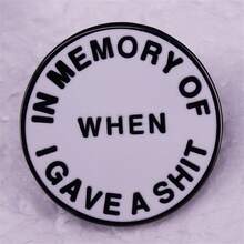 搞笑琺瑯字母別針圓形鈕扣胸針合適的適用於夾克,帽子,帆布包 - 黑與白 - 查看 2