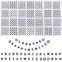 1 盒 1400 颗圆形字母珠用于珠宝制作，31 款白色 A-Z 字母亚克力珠子套件，心形珠用于手链制作（4*7 毫米） - 黑與白 - 查看 5