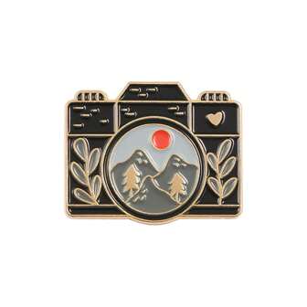 1pc Child Outdoor Camera & Snowy Mountain Shaped Cartoon Cute Brooch, Badge Suitable For Daily Wear