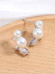 2 chiếc khuyên tai đính ngọc trai giả và hoa tinh tế tối giản phù hợp cho trang phục hàng ngày của phụ nữ - Bạc - Xem 4