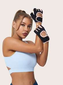 男女通用透气运动手套一双，适合篮球、哑铃、举重、引体向上、骑行等运动，带半指和腕部支撑。