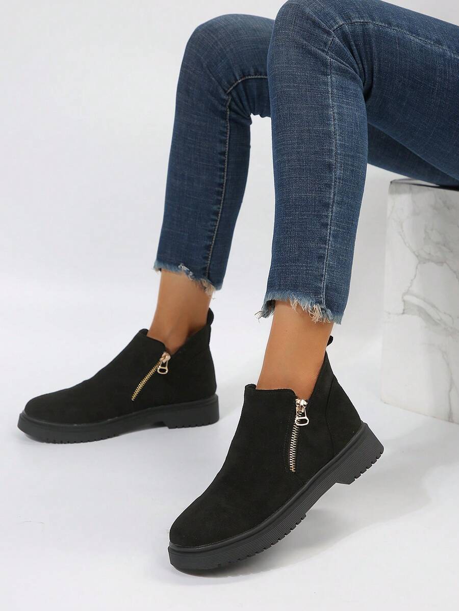 女性時尚舒適的圓頭厚跟單鞋