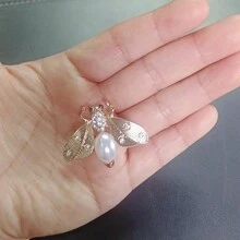 1pc Cute & Personalized Bee Shaped Brooch With Pearl & Bumblebee Design Pin Badge - Gold - View 8