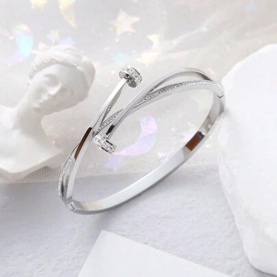 1 pièce Bracelet en acier inoxydable de luxe avec design minimaliste à rivets et incrustation de strass, convient pour un port quotidien, cadeau pour femme