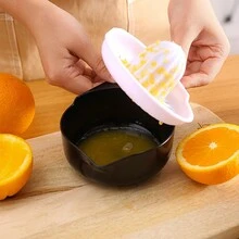1入水果造型手動塑料檸檬榨汁機，簡單的橙汁機，帶有渣滓分離功能，適用於蔬果工具，廚房用品，果蔬切割，食品，沙拉，裝飾，儲存，聚會，生日等場合。 - 黑與白 - 查看 2