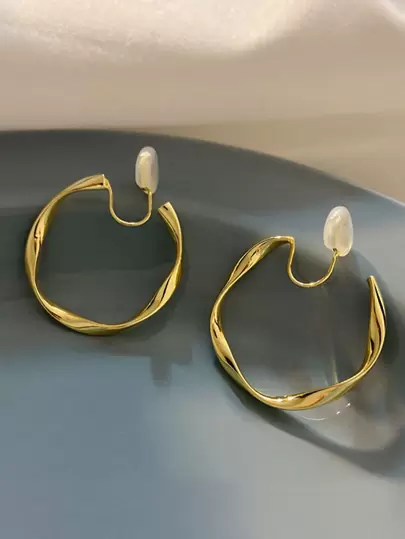 1 对欧美复古不对称圆形设计金属耳夹，适合女士，时尚几何环状耳环，彰显您的优雅与魅力，金色