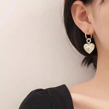 1 paar Europese en Amerikaanse stijl hartvormige vergulde zware metalen oorbellen, geweldig voor mode straatfotografie vrouwen herfst Valentijnsdag, moeder, moeder, Moederdag, cadeau