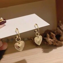 1 paar Europese en Amerikaanse stijl hartvormige vergulde zware metalen oorbellen, geweldig voor mode straatfotografie vrouwen herfst Valentijnsdag, moeder, moeder, Moederdag, cadeau