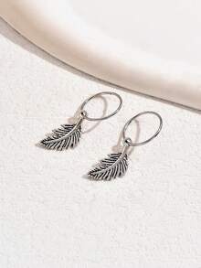 1 對精緻時尚復古古董鍍銀羽毛形狀吊墜耳環,非常適合女士日常佩戴、節日或約會禮物