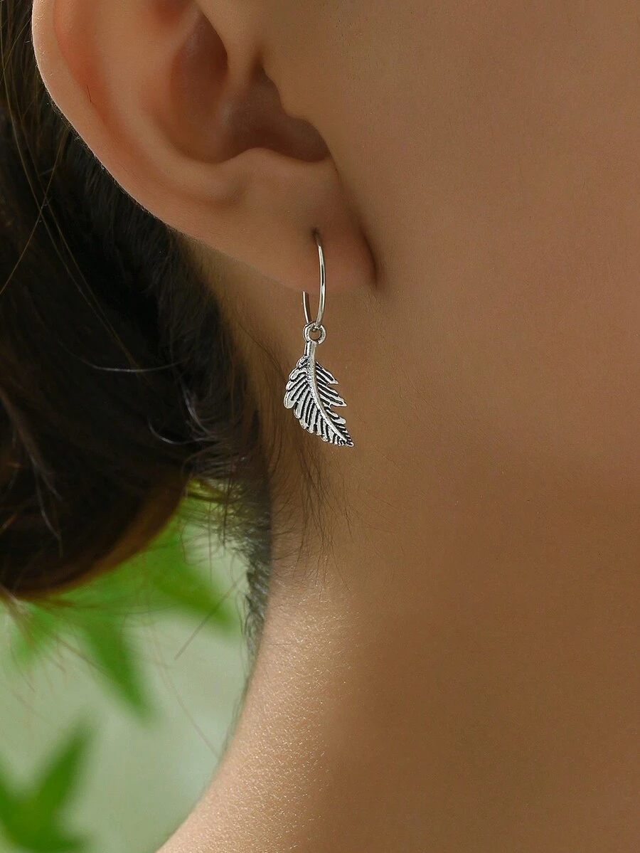 1 對精緻時尚復古古董鍍銀羽毛形狀吊墜耳環,非常適合女士日常佩戴、節日或約會禮物