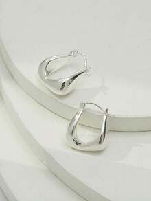 1對頂級精美的u型曲線設計簡潔優雅的925純銀耳環,具有精湛的工藝,華麗的質量,個性化的風格,品味和優雅完美融合。 獨特的女性熔岩系列風格,簡潔經典復古,高端精品,富有激情和令人眼花繚亂的藝術感。 既適合日常穿著、約會、送禮,又是流行時尚各種場合的佩戴配件,是貴族、優雅、藝術的象徵。口袋形狀的藝術文學設計。 - 銀色 - 查看 3