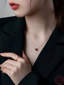 Đỏ  Quả lựu Có màu sắc Zirconia Dát Dây chuyền , Nhẫn Và Bộ bông tai Với Hộp Quà , Đúng mốt Phong cách Vintage Đối với Ngày đêm , Lễ hội , Lễ cưới , Du lịch , Mặc hàng ngày , Thích hợp Dành cho Cô gái , bờ biển , Văn phòng , Và Như Món quà Đối với Bạn gái , Mẹ , Giáo viên , Bạn , - Dây chuyền + nhẫn + đôi bông tai - Xem 4