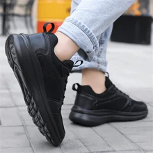 男女加大尺碼鞋41至43號全黑運動鞋春季透氣網面工作鞋輕盈柔軟底,媽媽休閒跑步鞋情侶鞋戶外防滑空心時尚旅行鞋2023春夏男女全鞋網面透氣黑色運動鞋柔軟底跑步鞋休閒情侶鞋