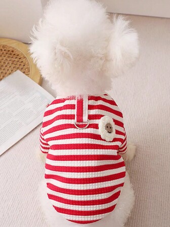 1件寵物有花紅白條紋的開襟針織毛衣,適合日常使用