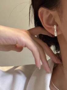 1pair Simple And Versatile European And American Style Geometric 8-shaped Earrings For Women - Silver - View 4