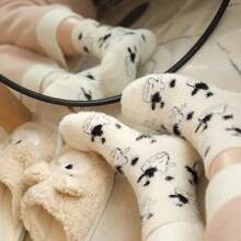 1雙女式秋冬加厚保暖可愛蓬鬆落地睡眠中筒牛毛水貂絨襪子 - 黑與白 - 查看 4