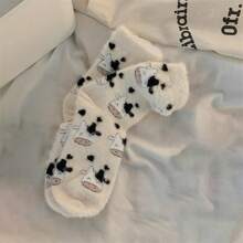 1雙女式秋冬加厚保暖可愛蓬鬆落地睡眠中筒牛毛水貂絨襪子 - 黑與白 - 查看 3