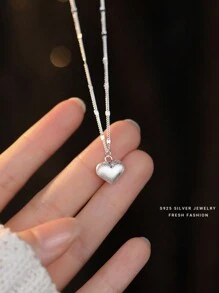 1條簡約優雅的s925純銀拉絲心形吊墜項鍊,適合女士日常佩戴,全兼容鎖骨鏈,輕奢質感 - 銀色 - 查看 4