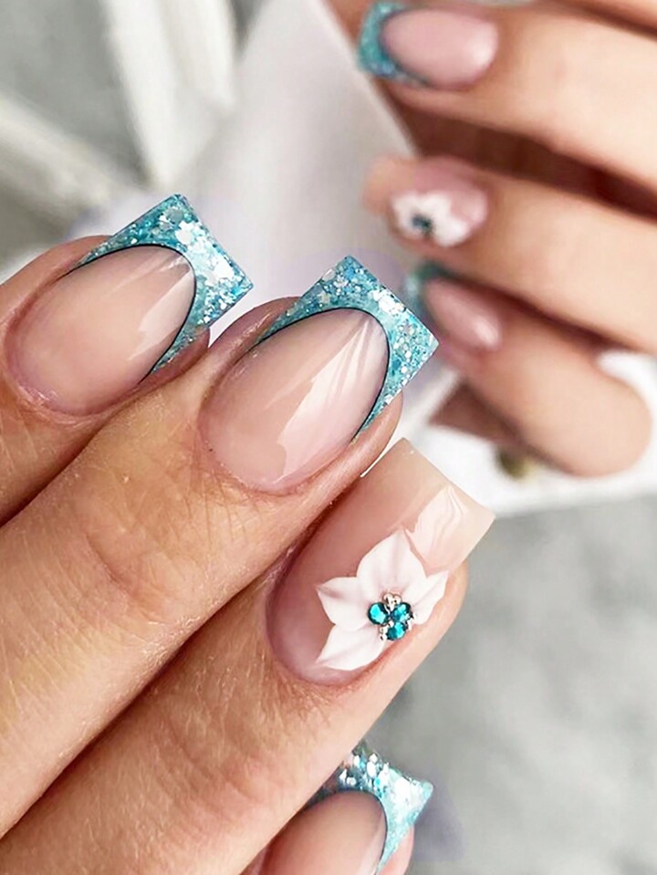 3D campy Flower Blue French Tip