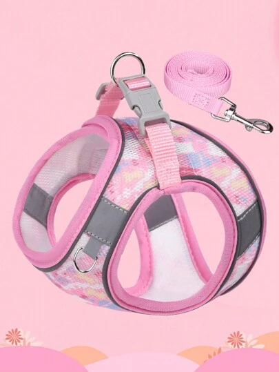 一組透氣網狀寵物背帶和皮帶，帶有彩色印花圖案網布涼爽且富彈性，不會斷裂高能見度反光條可以提高夜間發現度，避免交通事故背帶可以很好地貼合寵物身體，不會造成傷害兩個大環可以幫助狗狗控制和攜帶垃圾袋小 D 環可用於懸掛裝飾品皮帶長度可以調節，背帶本身很漂亮它既可用於行走，也可用於攜帶