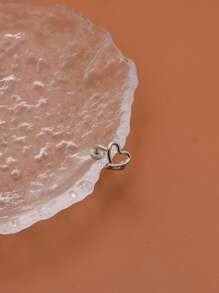 1pc Metallic Heart Shaped Ear Clip - Silver - View 2