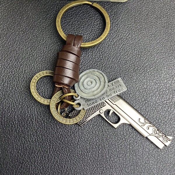 1pc Vintage Style Men's Gun Shaped Car Keychain Pendant Suitable For Daily Use At Home