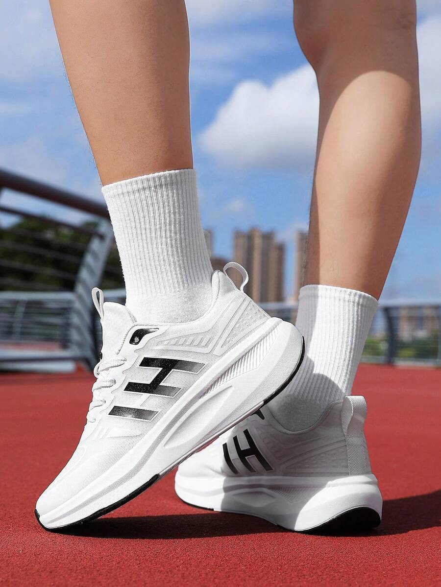 男士夏季透氣網面緩震運動鞋,適用於跑步、休閒、旅行等場合,品牌運動鞋款