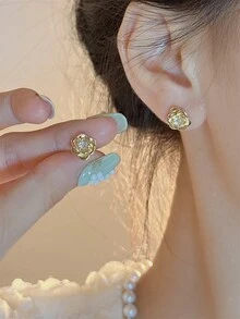 1 Đôi Bông Tai Đính Đá Hình Hoa Hồng Cubic Zirconia Dát Cho Nữ, Một Món Trang Sức Khuyên Tai Thời Trang Phù Hợp Với Thiết Kế Thanh Lịch, Thích Hợp Cho Mọi Mùa Và Có Thể Dùng Làm Quà Giáng Sinh Cho Mẹ Hoặc Bạn Gái - Vàng - Xem 4