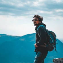 智能蓝牙眼镜，带耳机，开放式导电耳机放大器太阳镜，带音乐播放功能，非入耳式蓝牙耳机，兼容、安卓等设备，偏光镜片，时尚配件，智能眼镜。 - 黑色 - 查看 3