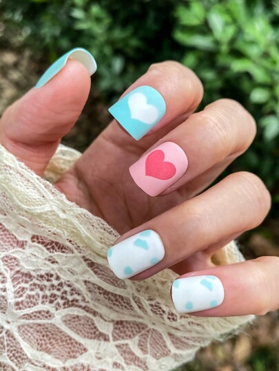 Set di unghie finte quadrate corte, con strisce, cuori e copertura completa, con una colla gel e una lima, adatto per donne e ragazze, accessori per unghie