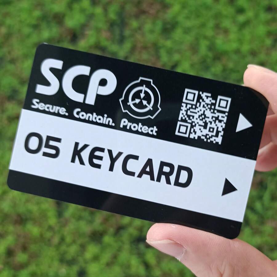 SCP Secure.Contain.Protect 1 Pieza Tarjeta De Identificación De La Fundación Scp De 05-keycard Para Uso De Nivel De Acceso Y Representación De Roles - Blanco y Negro - Ver 1