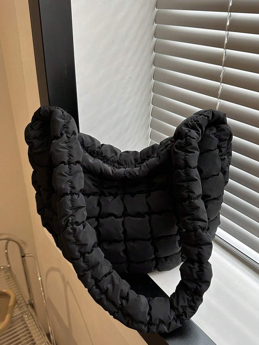 Đệm Nhà thiết kế Cá nóc Puffy Xuống , Hàng mới đến Hình đám Mây Nylon Túi tote Với Textured Bề mặt & Gấp lại Thiết kế kẻ sọc , Puffy Xuống Dệt kim Cái túi Đệm Cái túi - màu đen - Xem 1