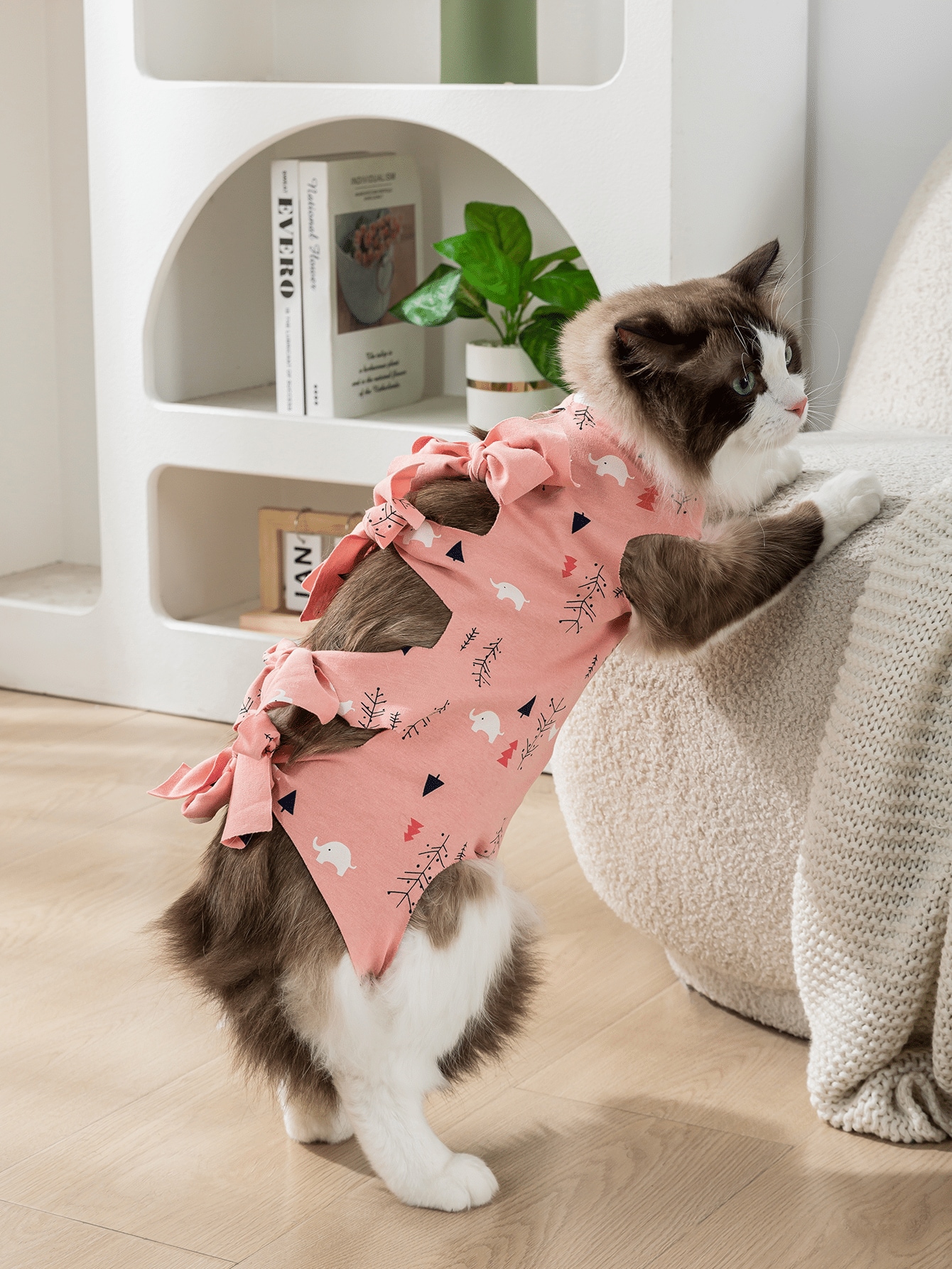 1pc Cat Surgery Recovery Suit With Strap For Female Cats After Spaying