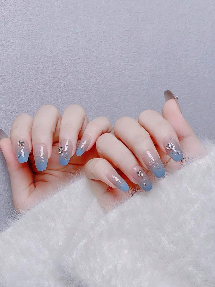 24個入り クリアネイルチップ 人工爪 青グラデーション 輝くライン