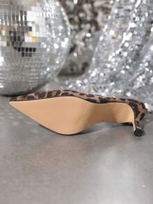 女士尖頭豹紋印花小碼鞋,以對比色塊設計的鞋跟,展現優雅的春秋穿搭 - 彩色 - 查看 8