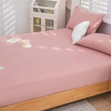 A solid color pillowcase, soft fabric, skin-friendly and breathable, suitable for bedroom or hotel business trip