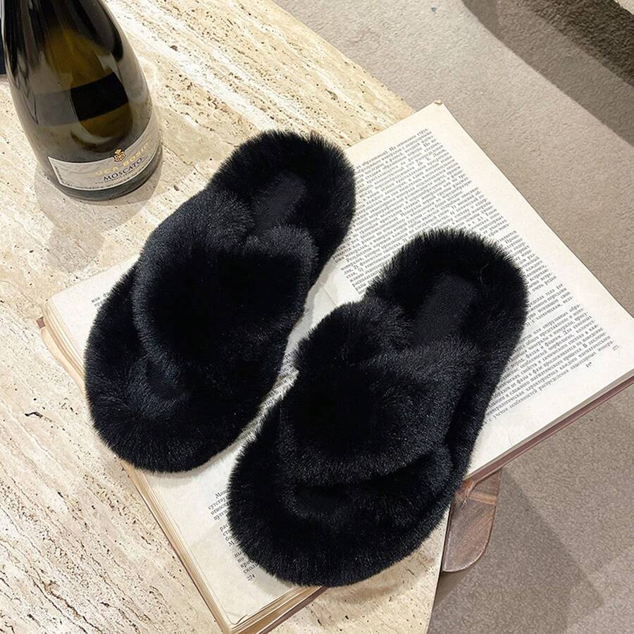 女式毛皮拖鞋,時尚的十字紋帶設計,適合室外穿著,秋冬收藏