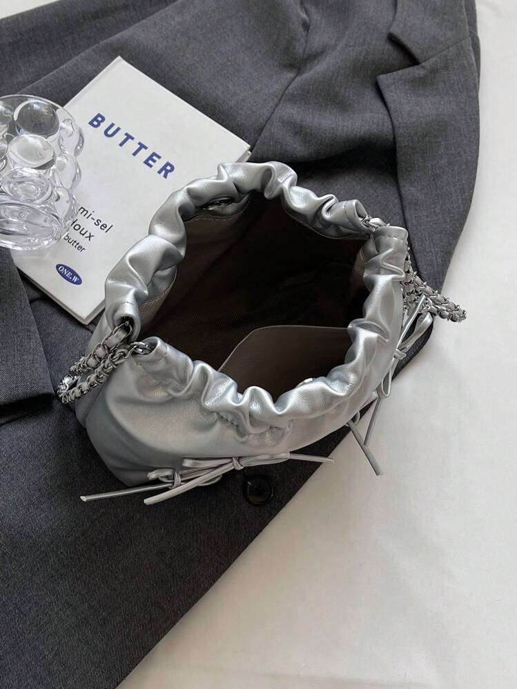 1個 ソリッドカラー リボン装飾 PUレザー ショルダーバッグ、ファッショナブルな開口部トートバッグ、チェーン&プリーツデザイン、女性、女の子、学生、旅行、パーティー、ギフト、デイリーユースに適しています、トレンディな日本のバッグ - シルバー - 見る 2