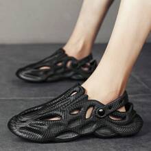 Sandalias al aire libre casuales de moda y zapatos con agujeros para hombres, zapatillas interiores de moda de estilo coreano